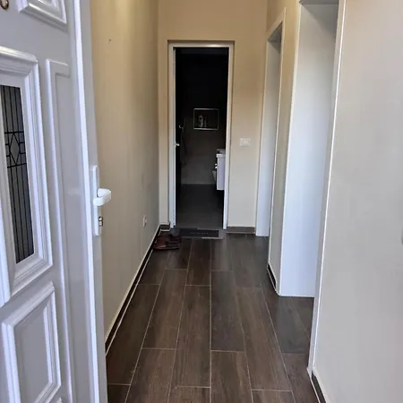Comfort Apartamento Tirana